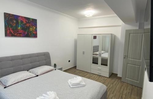 Mamaia-Sat Apartment | Eric Apartment