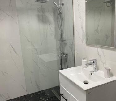 Mamaia-Sat Apartment | Eric Apartment