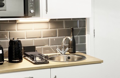 Waddon Apartment | Erin Court Mansion -Suite 11