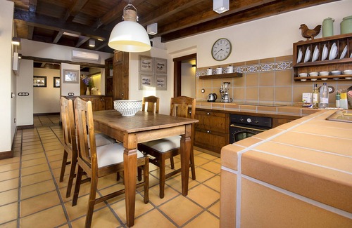 Masdache House | Ermita Perdomo, Modern Style with a Rustic Twist