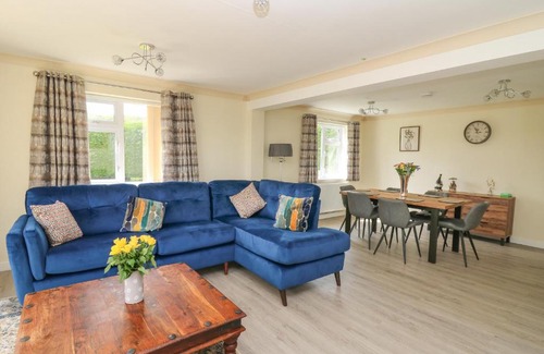 Rhydyfelin House | Erwlon