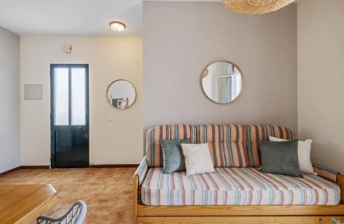 Pedras Pretas House | Escapadinha do Sol by Homie