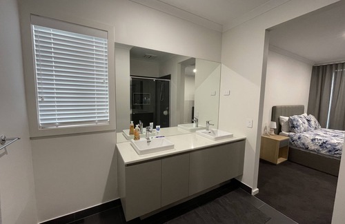 St Leonards House | Escape and Enjoy . Free WIFi