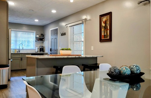 Candler-McAfee House | Escape and Entertain near Atlanta's Best! Minutes to Atlanta/Downtown Decatur!n