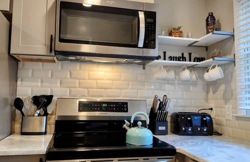 Candler-McAfee House | Escape and Entertain near Atlanta's Best! Minutes to Atlanta/Downtown Decatur!n