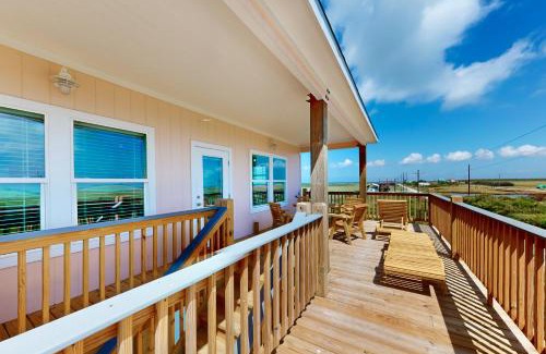 Gilchrist House | Escape Bay Views Family Retreat Dog Friendly