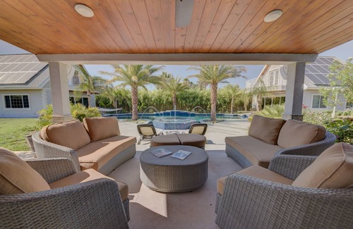 Las Vegas Villa | π΄ Escape in a private pool, jacuzzi, bbq, koi pond, garden, best outdoor area!