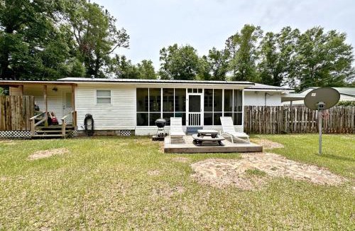 Oak House | Escape On The River