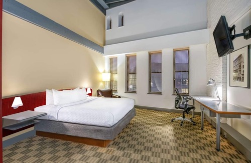 Downtown Columbus Hotel | Escape The Hustle and Bustle! Pet-Friendly, Near Jack Nicklaus Museum!