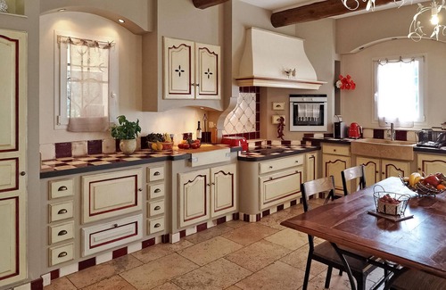 Aureille House | Escape to a peaceful vacation villa in the Alpilles in the middle of a large, landscaped garden.
