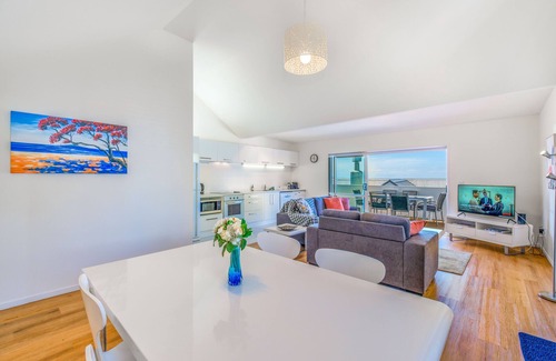 Ostend Apartment | Escape to a serene hillside retreat in the heart of Palm Beach.