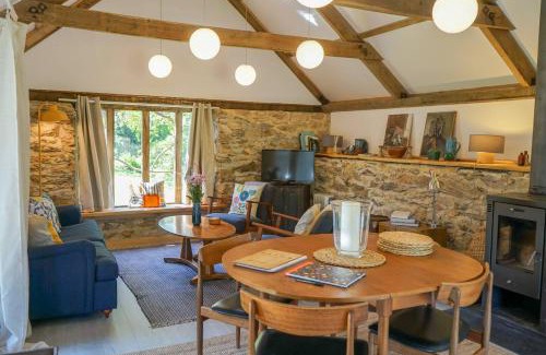 Totnes House | Escape To An Idyllic Countryside Couple's Retreat