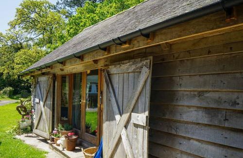Totnes House | Escape To An Idyllic Countryside Couple's Retreat