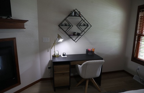 Markesan Cabin | Escape to Little Green Lake, perfect for family and pet getaways.