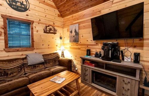 Marshall House | Escape to Marshall, Arkansas, in this Cozy Cabin for Four