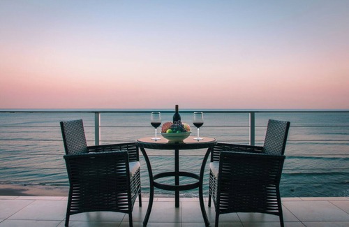 Boca Corona Apartment | Escape to Paradise Beachfront Suite at Panama's Premier Hotel Golden Cowry Suite