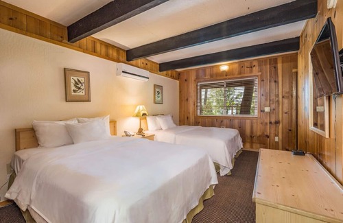 Bass Lake Hotel | Escape to Picturesque Lakeside Haven Near the Famous Yosemite & Bass Lake Thrill