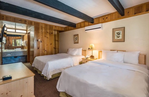 Bass Lake Hotel | Escape to Picturesque Lakeside Haven Near the Famous Yosemite & Bass Lake Thrill