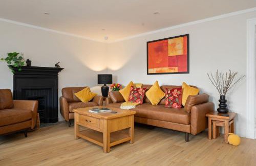 Longcroft Apartment | Escape to Serene Georgian Estate, near Edinburgh