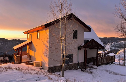 Drake House | Escape to Storm Mountain - 31 day minimum stay