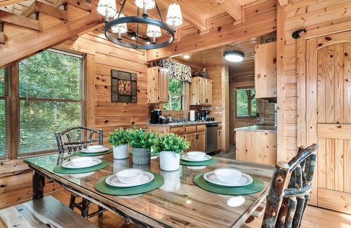 Gatlinburg - Pigeon Forge Cabin | Escape to Stunning Smoky Mountain Views & Get to the Parkway in 10 Minutes!