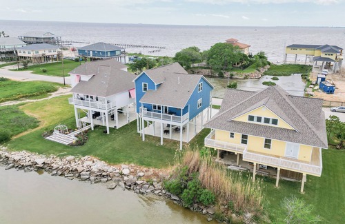 El Lago House | Escape to this serene 3-bedroom bayfront retreat in Seabrook Shores. Featuring stunning water views, a spacious deck for sunsets, and cozy coastal interiors, this hideaway is perfect for family getaways or a peaceful escape by the bay