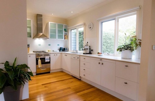 Point Lonsdale Cottage | Escape to Tranquility: Experience Blissful Getaways at Jade Cottage