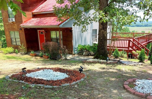 Morris Chapel House | Escape to Tranquility: Scenic Tennessee River Cabin Retreat