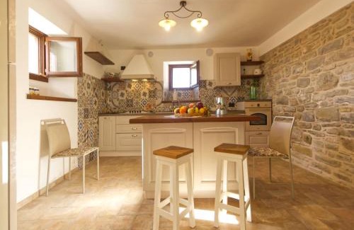 Carpegna House | Escape with Pool & WiFi