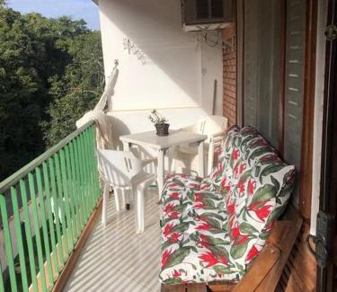 Aguas de Lindoia Apartment | Espaçoso Flat com Varanda no Cavalinho Branco