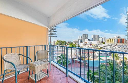 Darwin City Centre Apartment | 'Esplanade Ease' A Resort Balcony Pad with Pool