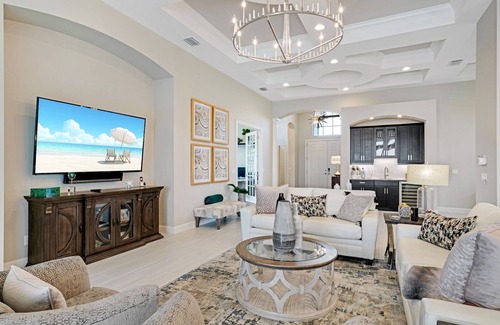 Naples House | ESPLANADE GOLF/5 Star LUXURY Private Home/Pool/Spa + beaches 8-10 miles!