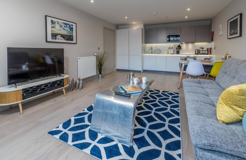 West Ealing Apartment | Esquire Two Bed Terrace Apartment, Ealing