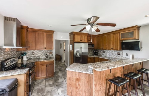 Gallatin Cabin | Estate of Grace | Private Pool | Lakeview