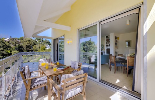 Estoril House | Estoril house with pool 700 m from the beach prime area recent refurbishment