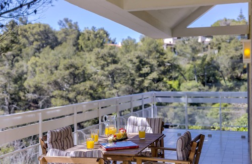 Estoril House | Estoril house with pool 700 m from the beach prime area recent refurbishment