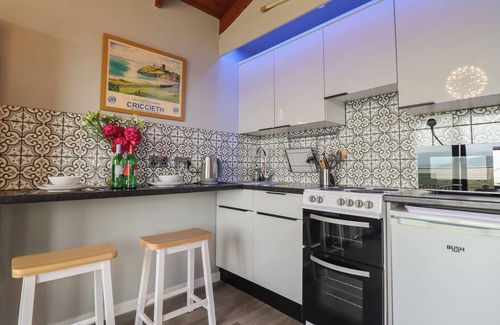 Borth-y-Gest Cottage | Estuary Escape