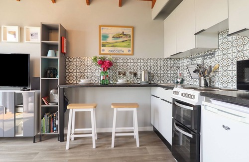 Borth-y-Gest Cottage | Estuary Escape