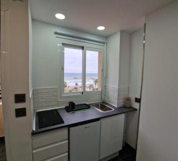 Carihuela Apartment | ESTUDIO RECIEN REFORMADO EN HOTEL 1 LINEA PLAYa