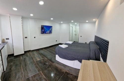 Carihuela Apartment | ESTUDIO RECIEN REFORMADO EN HOTEL 1 LINEA PLAYa