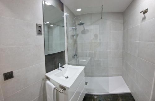 Carihuela Apartment | ESTUDIO RECIEN REFORMADO EN HOTEL 1 LINEA PLAYa