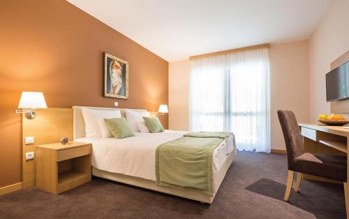 Vrdnik Hotel | Etno Naselje Vrdnička kula