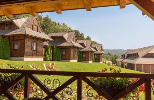 Vrdnik Hotel | Etno Naselje Vrdnička kula