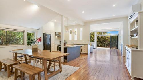 Killcare House | 'Eucalyptus Beach House' by HolidayCo