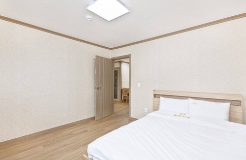 Jeongseon House | Eunseok Healing Maeul Pensionn
