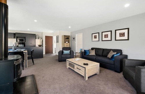 Arrowtown House | Eureka Cottage - Arrowtown Holiday Home