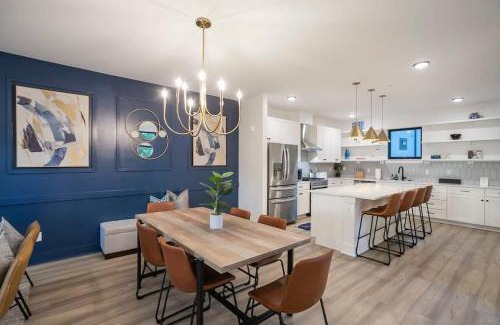 McFerrin Park House | EV Charger King Beds Garage 2 Miles to DWNTN