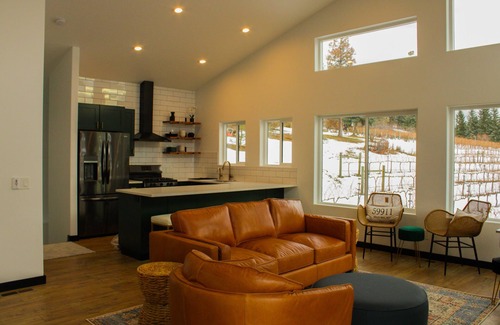 Bigfork House | EV Charger, Vineyard, Championship Golf Course all with a Beautiful Water View!