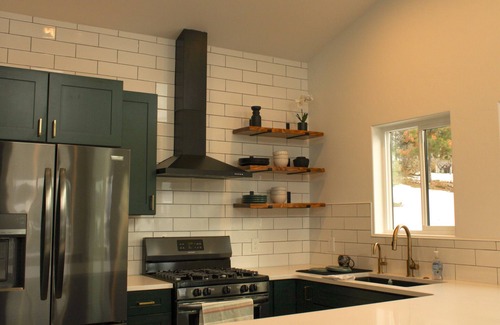 Bigfork House | EV Charger, Vineyard, Championship Golf Course all with a Beautiful Water View!