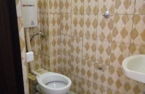 Nairobi Bed & Breakfast | Evening Dew Guest Palour